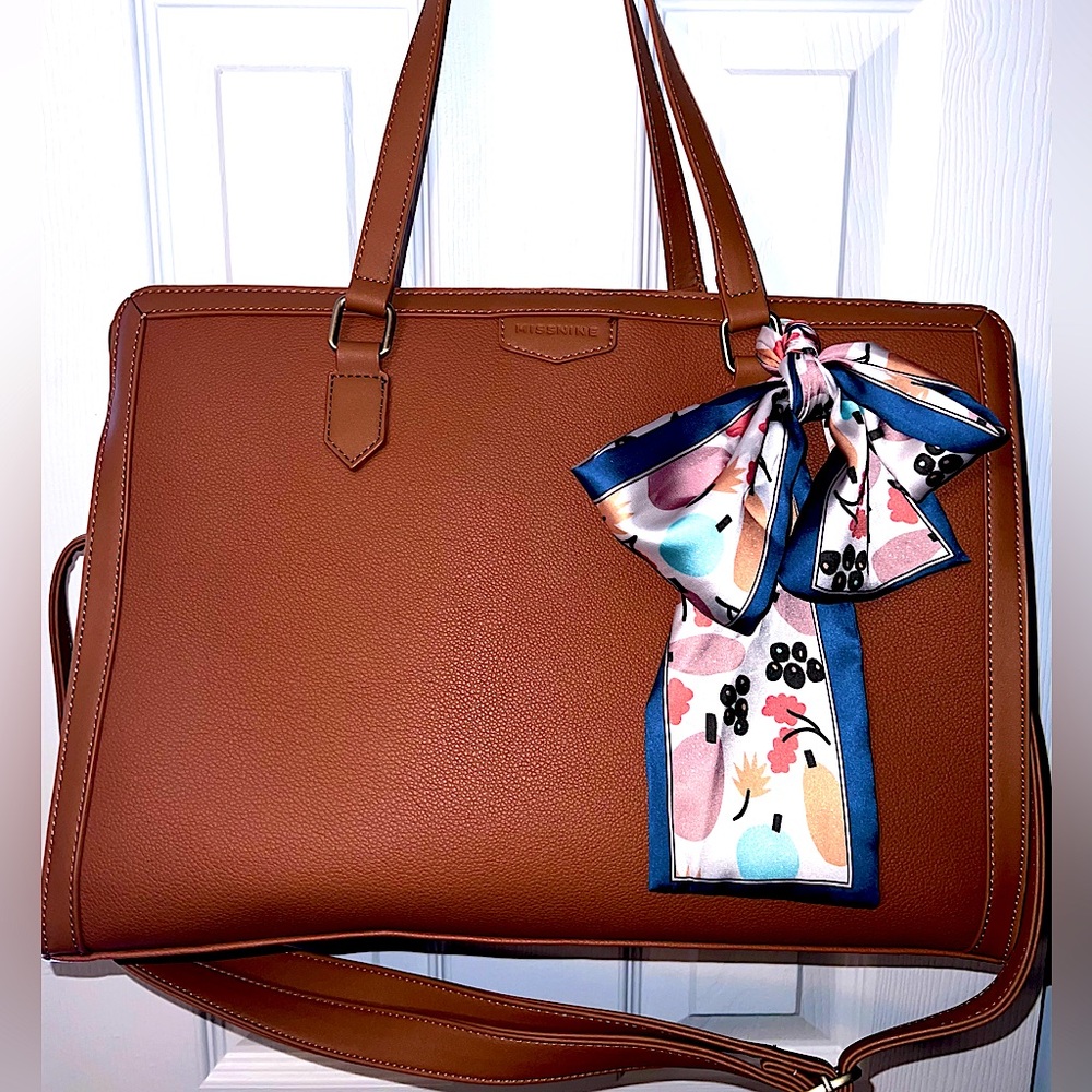LARGE TOTE LAPTO0P BAG WITH ADJUSTABLE STRAPS